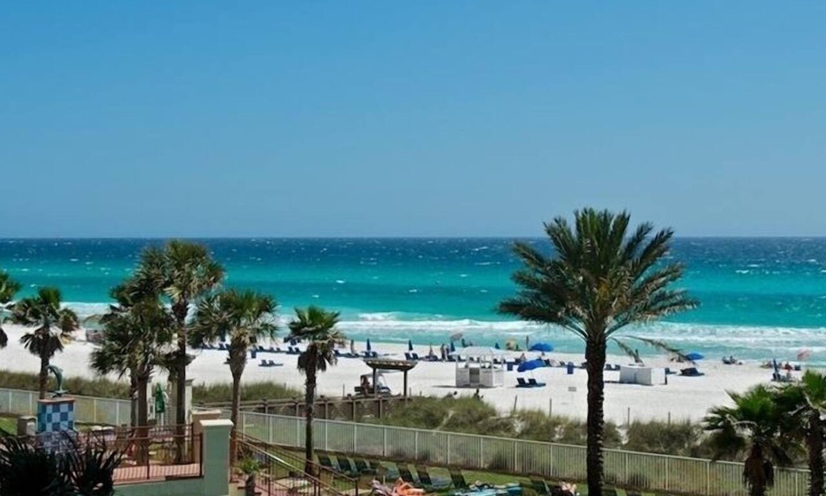 Panama City Beach Hotel | AMAZING ocean & pool views from the 3rd floor! Extra large same floor parking!