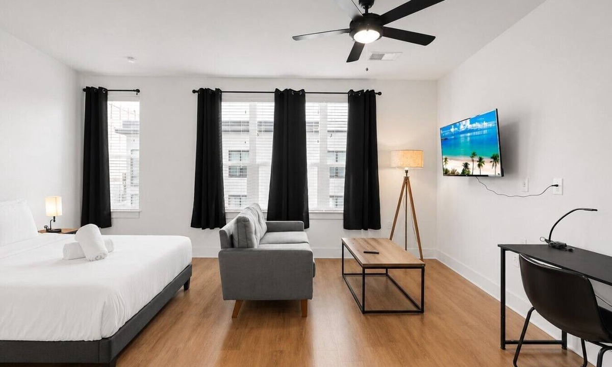 North Hyde Park Apartment | Amazing Studio | King Bed | Walk to Raymond James!