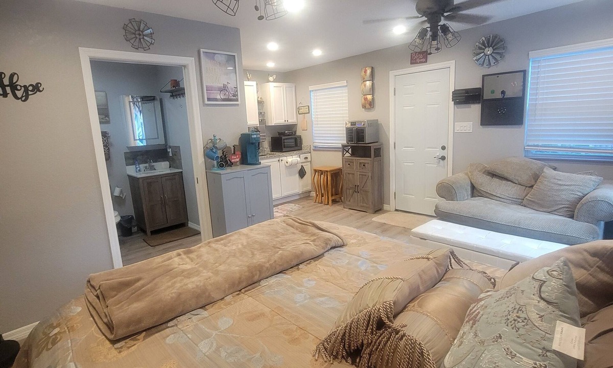 Lutz Apartment | Amazing studio with AC in friendly Lutz neighborhood