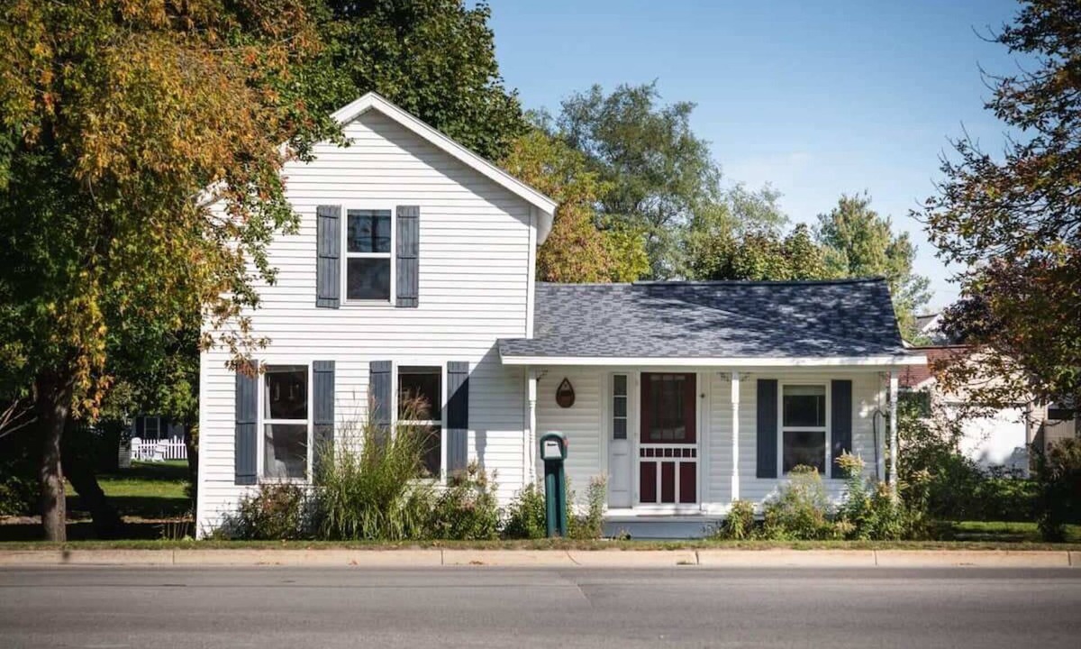 Elk Rapids House | Ames Cottage in Elk Rapids - Dog Friendly and Great Location!