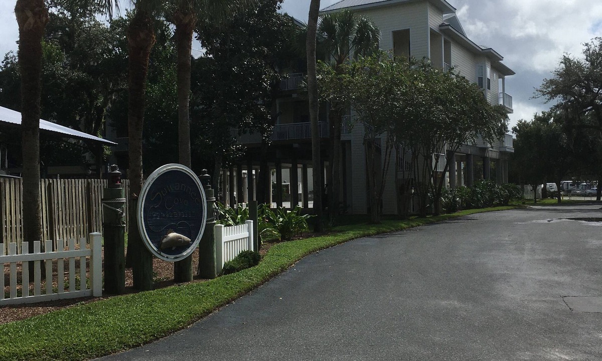 Chiefland Condo | Anchor Away