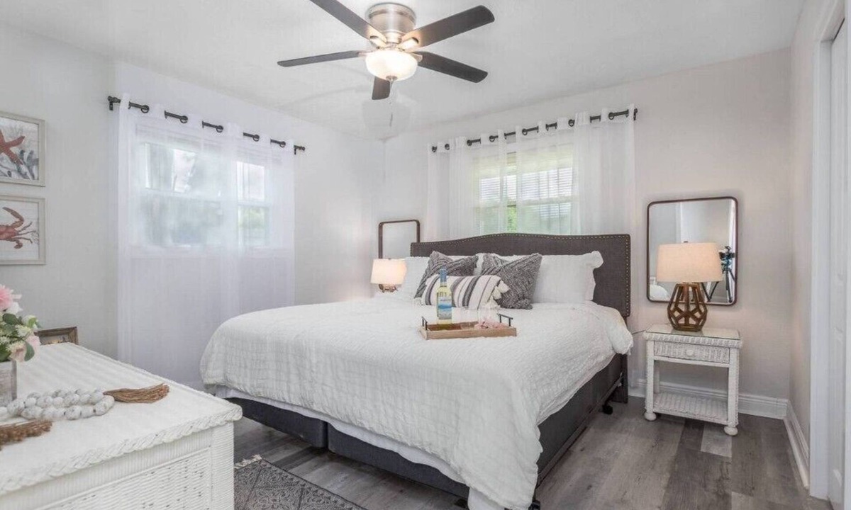 Arlington Park House | Annie's Escape | 5min->Downtown | HotTub