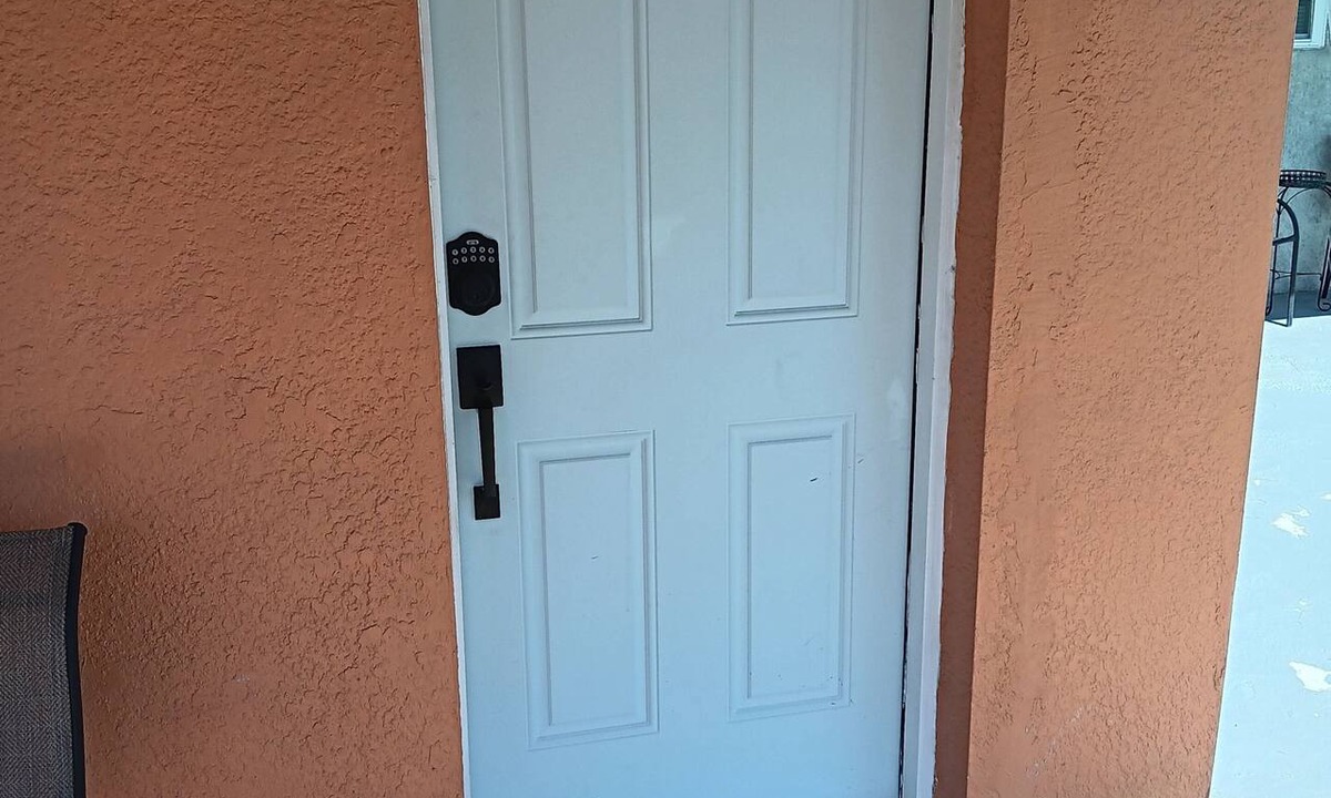 Pinecrest West Park Apartment | Apartment located near airport, hospital, stadium, market.