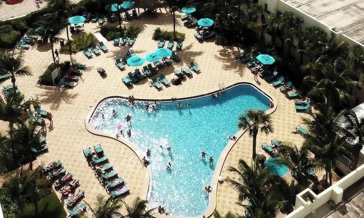 Hollywood South Central Beach Condo | Apt w/2 Queen Beds and Canal View at Tides