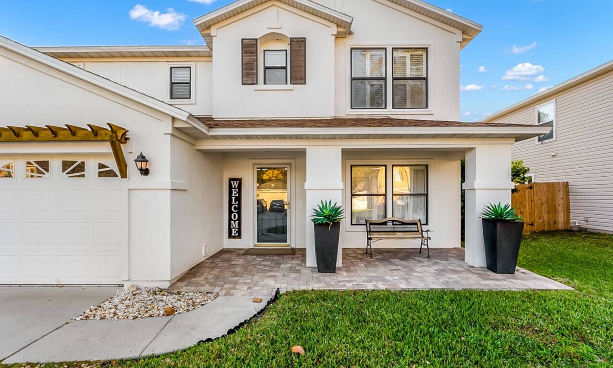 Ponte Vedra House | Art Inspired Coastal Retreat in Ponte Vedra Near Beach Ideal for Families