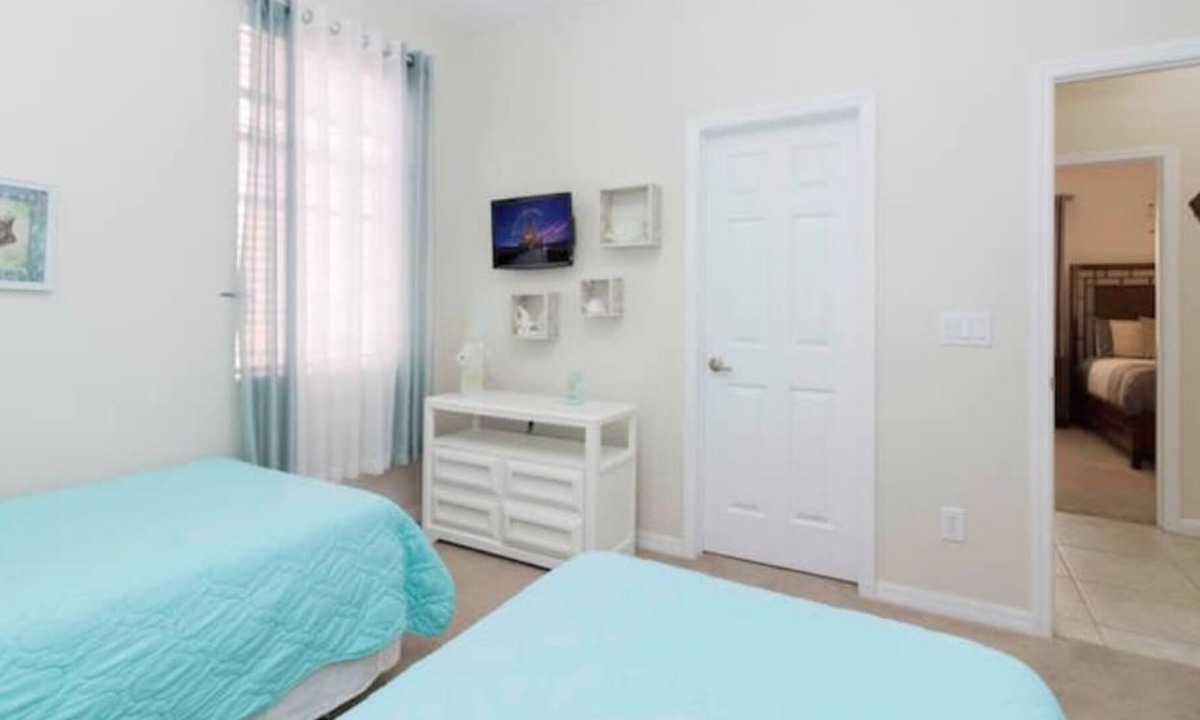 Indian Point Villa | Astonishing FOUR-Bedroom Villa near Disney!