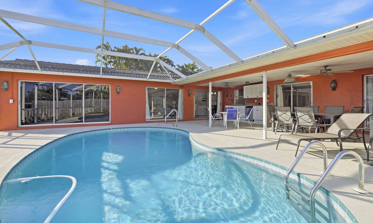 Caloosahatchee House | "AT THE RIVERS EDGE" Spacious 4+bedroom home in beautiful SE Cape Coral