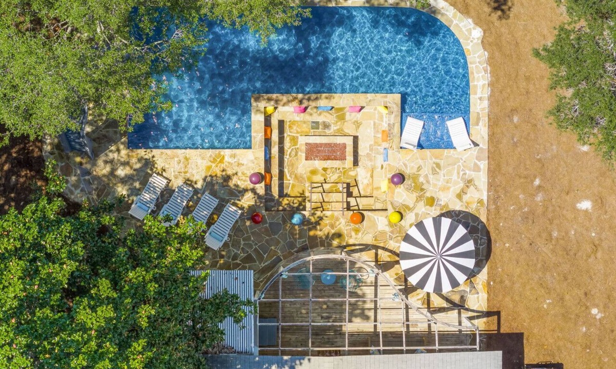 Seacrest House | Atomic Flamingo| Pool w/Slide, Sunken Fire Pit, Bikes & Golf Cart|Pet Friendly