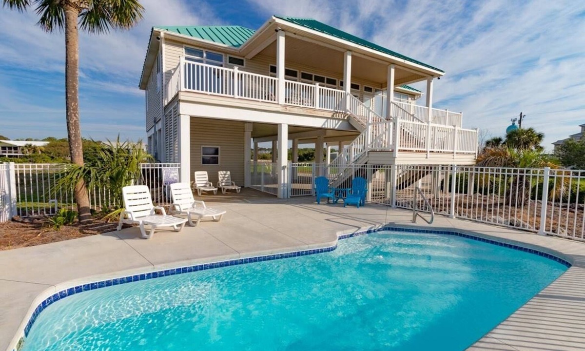St. George Island House | August 2026 Big Savings! Amazing Views, Steps to Beach! 1st Tier, Pool