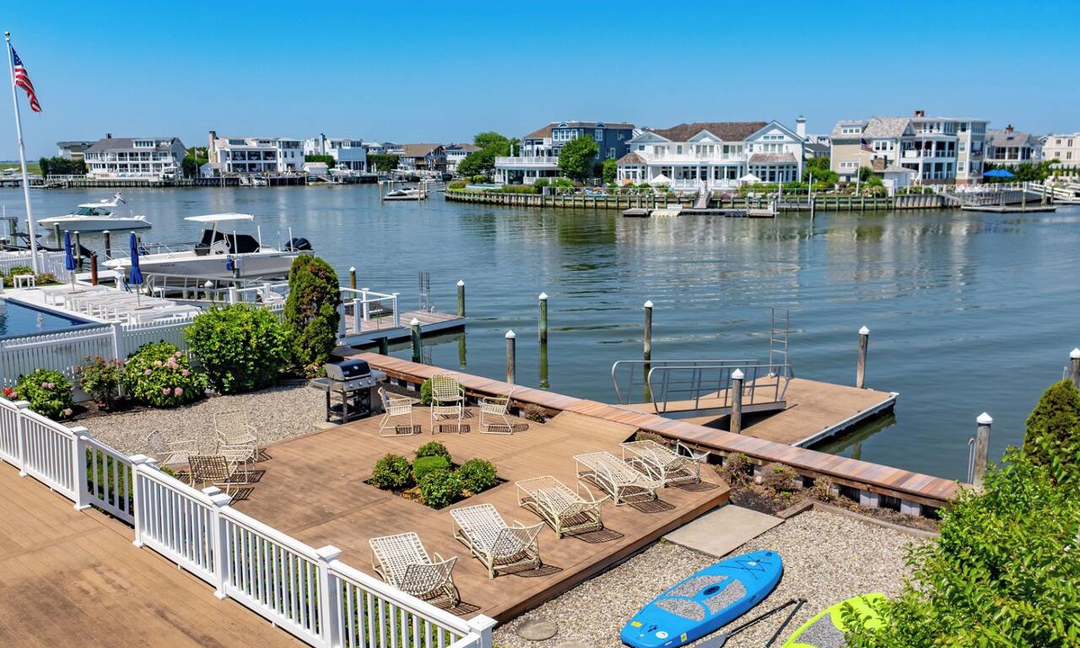 Avalon House | Avalon Bayfront 5BR w/Deck + Boat Slip, Great Sunsets, Quiet Neighborhood