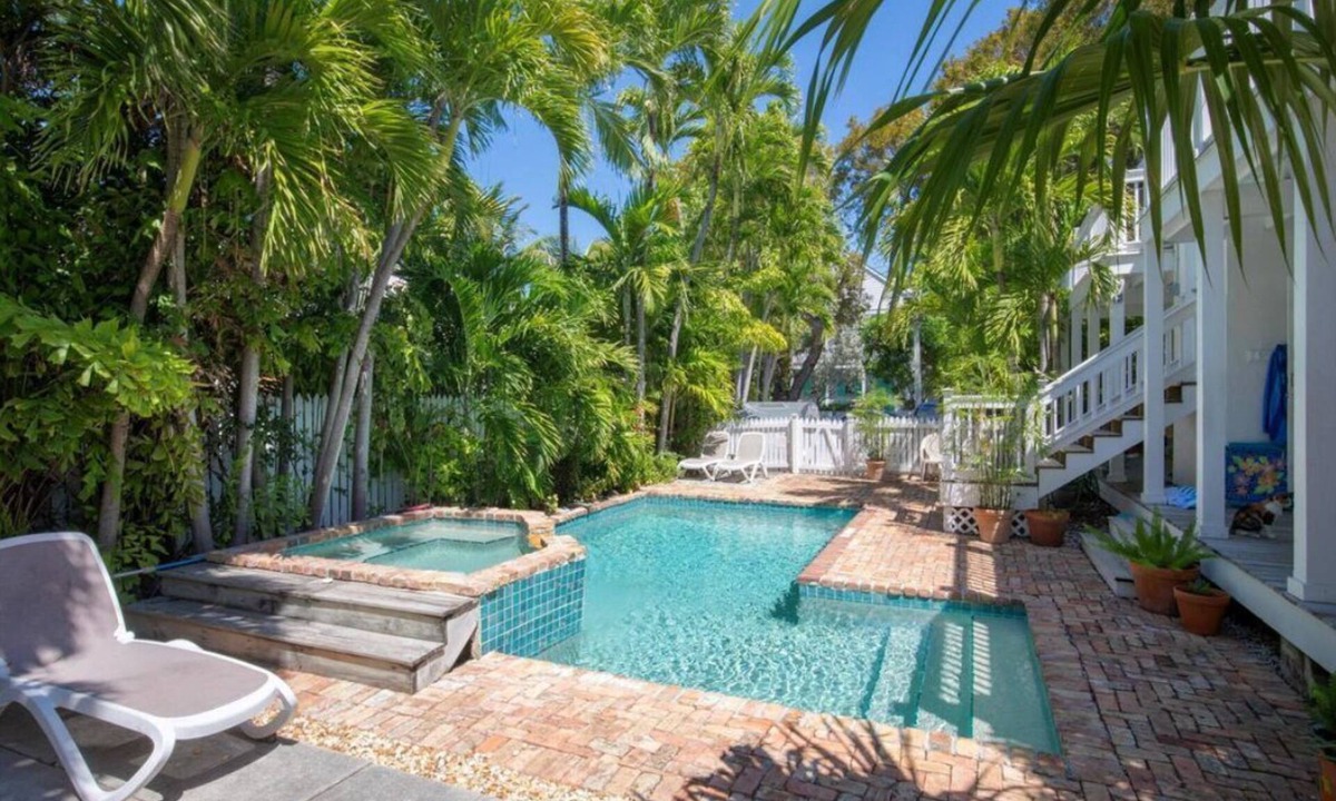 Old Town House | Back to the Island. Central to Old Town hot spots Pool, balconies, parking