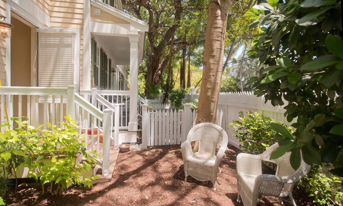 Bahama Village House | Banyan Court downtown condo- 2 bedroom, 2.5 bath, walkable, parking, pool