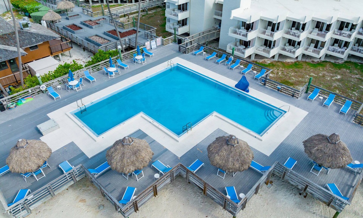 Lower Matecumbe Beach Condo | Barefoot Bliss: Ground Floor Condo with Den & Dual Balconies