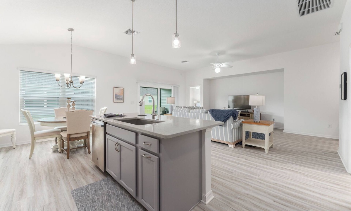 Okahumpka House | Bauhaus Breeze - 3/2 in The Village of Dabney