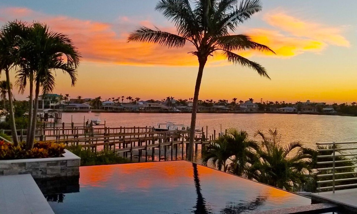 Isles of Capri House | Bay View Contemporary Home/4BR 4BA - Isles Of Capri & Marco Island area.