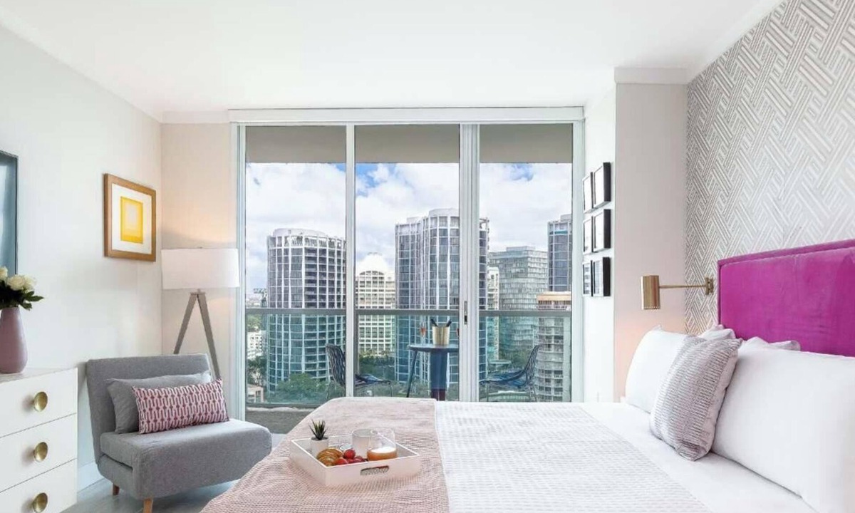 Coconut Grove Apartment | Bay View Studio w/Balcony & 8th-Floor Pool