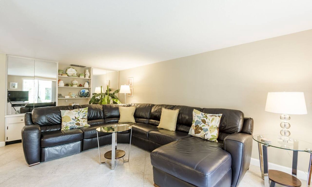 Siesta Key Condo | Bayside Beach to Bay Resort: Spacious 2BR condo in Sarasota, perfect for families!