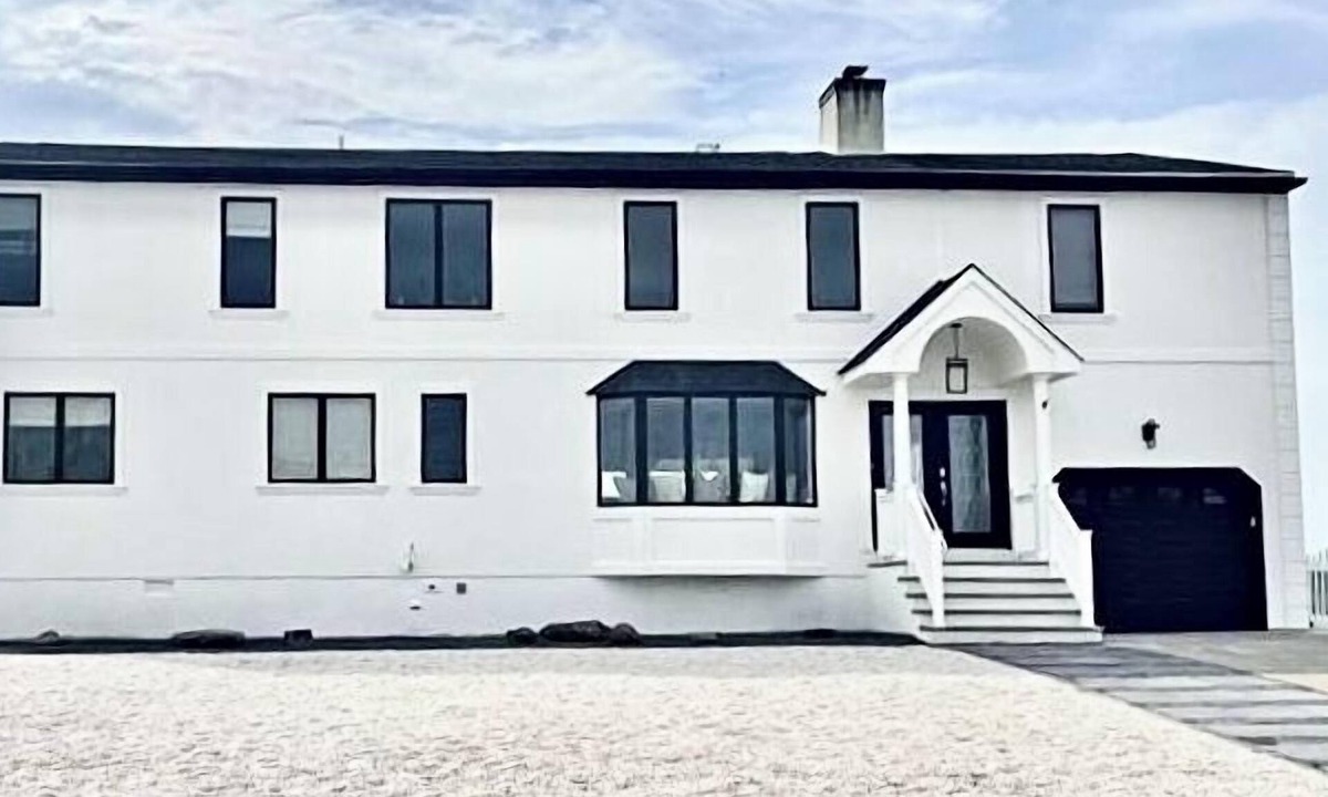 Villas House | Bayview Sands - Modern, Pet Friendly, 6 BR/3BA on the Water!