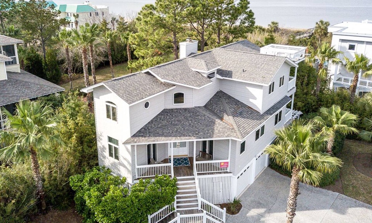 Tybee Island House | Baywatch | Bay View, Steps to the Beach!