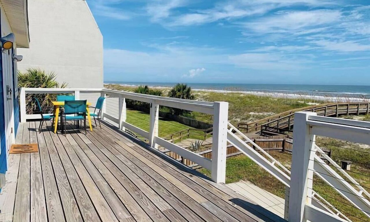 Jacksonville Beach Condo | Be A Nomad | 4 Unit Oceanfront Building | Sleeps 26 | Jacksonville Beach