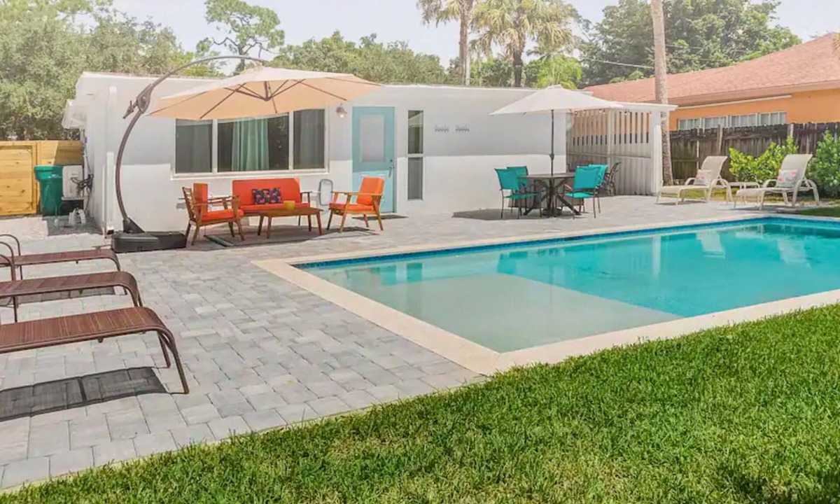 East Naples House | Beach Bliss: Heated Pool, 2.7Miles to Beach, Free Parking 🌊🌴 #RelaxationAwaits
