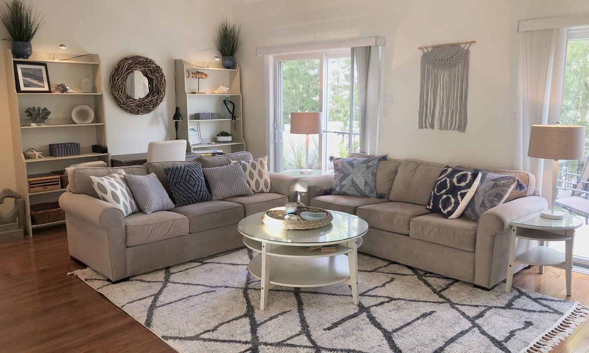 Southend House | Beach Block, 3 Bedroom Retreat with comforts of home