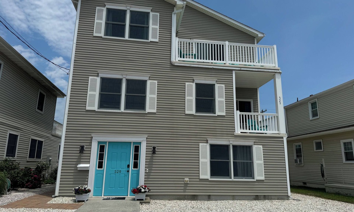 Brigantine House | Beach Block , Barbeque, & Fully Stocked! 3 parking spots and great for families!