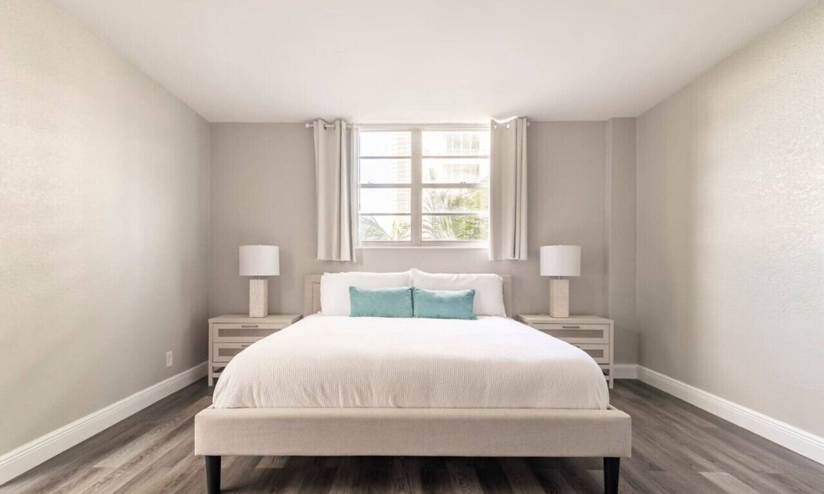 Hollywood South Central Beach Condo | Beach Front Family Friendly Home in Hollywood