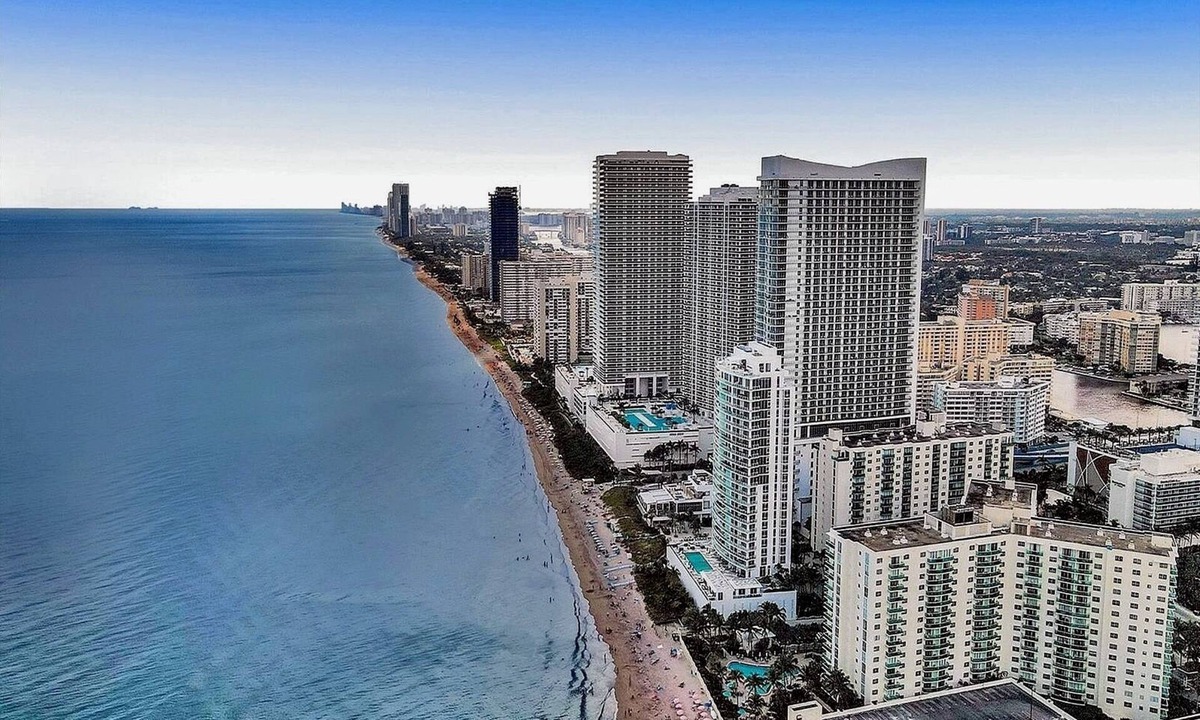 Hollywood South Central Beach Apartment | BEACH FRONT LUXURY MODERN 3BEDROOM/2BATH CONDO