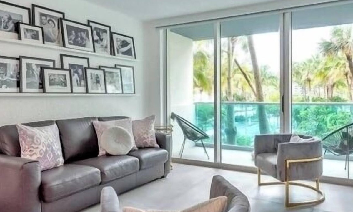 Hollywood South Central Beach Condo | Beach home 1Bed/1.5Bath w/King bed at Sian