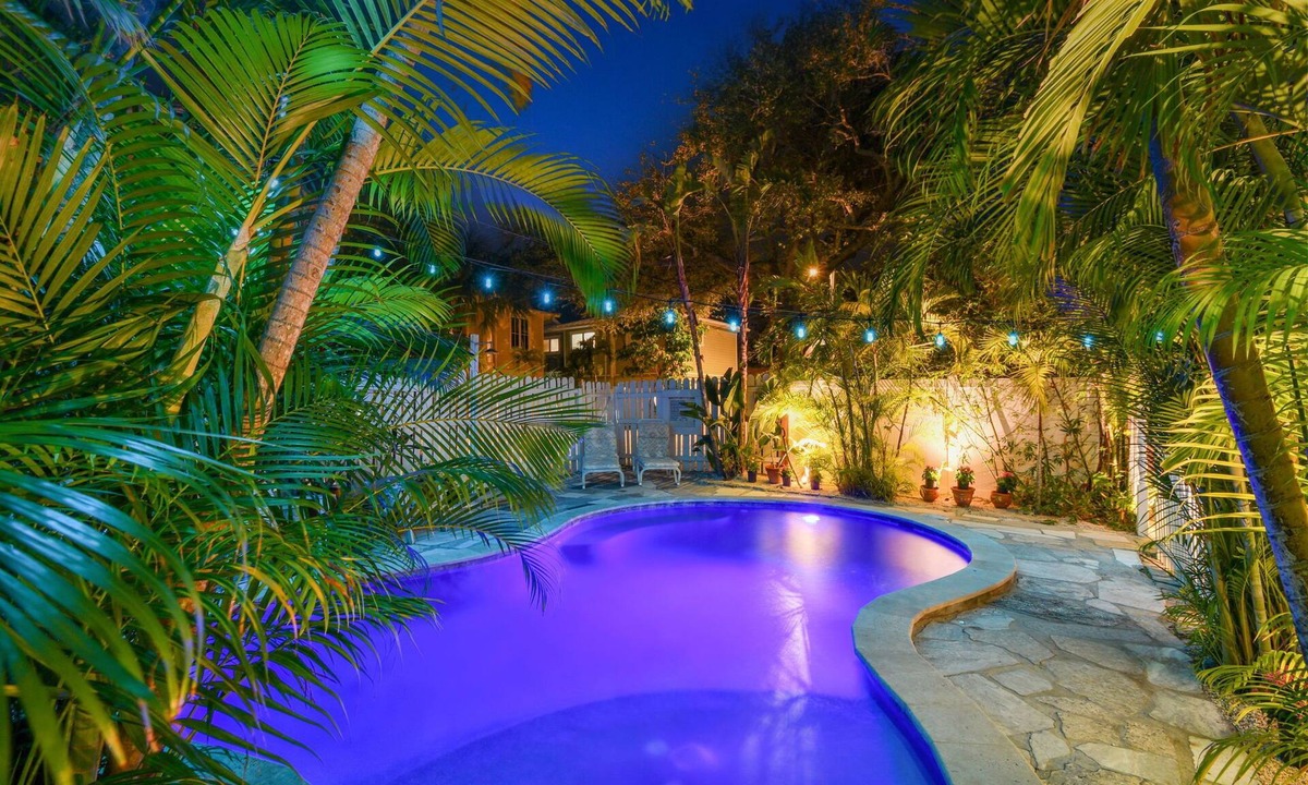 Indian Rocks Beach House | Beach House wPrivate Pool, Direct Beach Access, 2Kitchens, 2dishwashers Sleeps10
