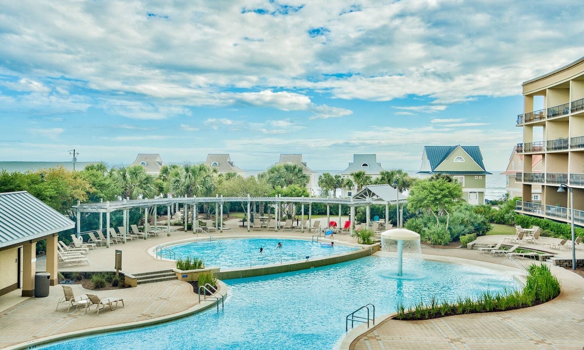 Miramar Beach Condo | Beach Resort 3rd floor, Zero Entry Pool, Garage Parking, Beach Service, Hot Tub