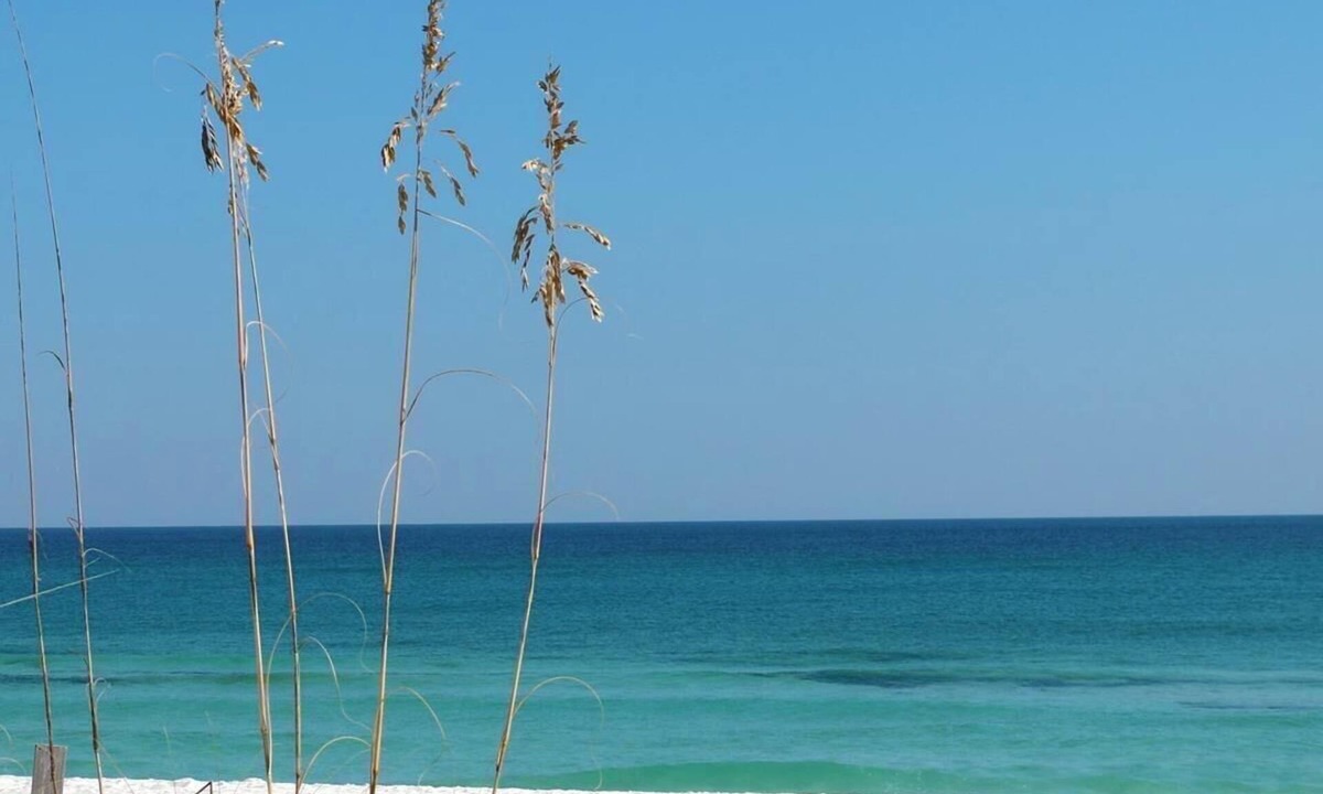Fort Walton Beach Condo | BEACH SERVICE FREE WITH RENTAL🌴🐬SUNSET IN PARADISE 3B - HEATED POOL.
