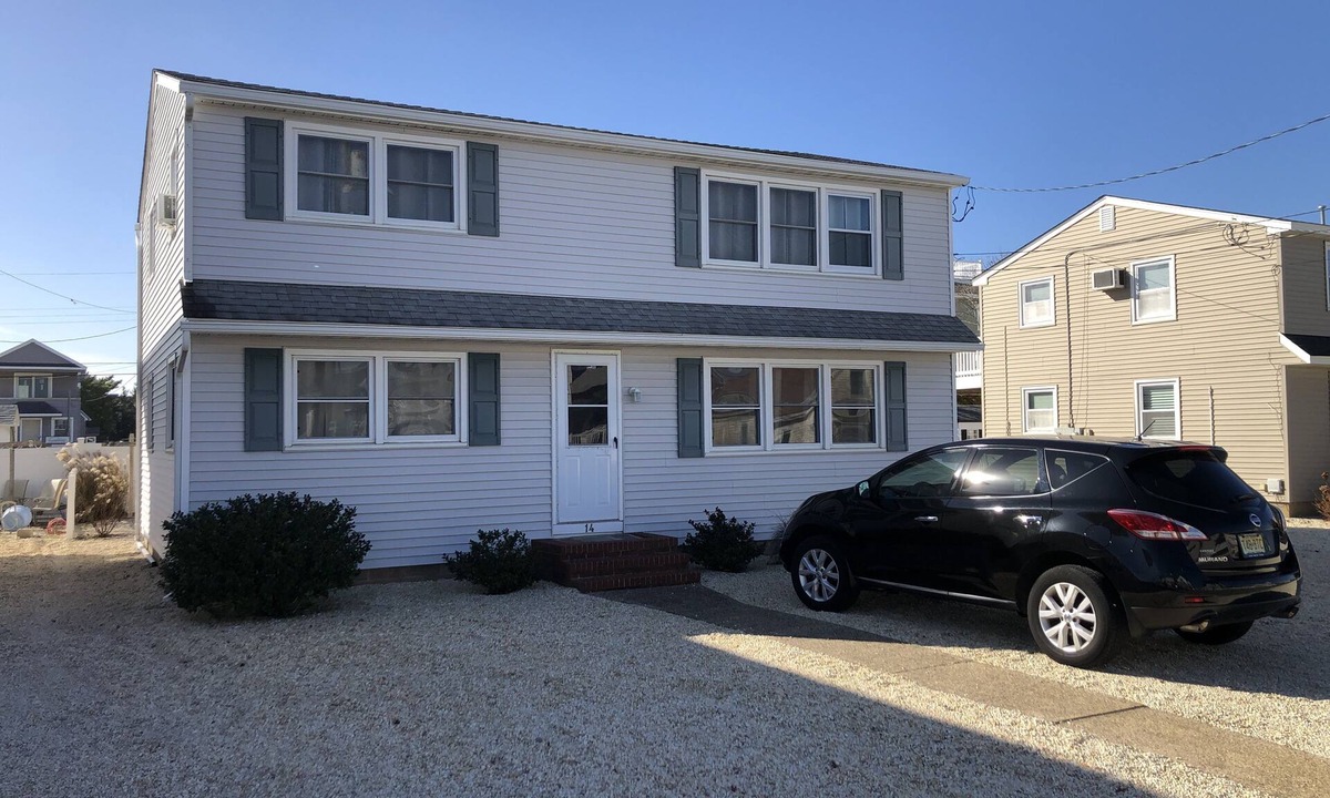 North Beach Haven House | Beach side Upstairs Unit, 7 Houses from the Sand!