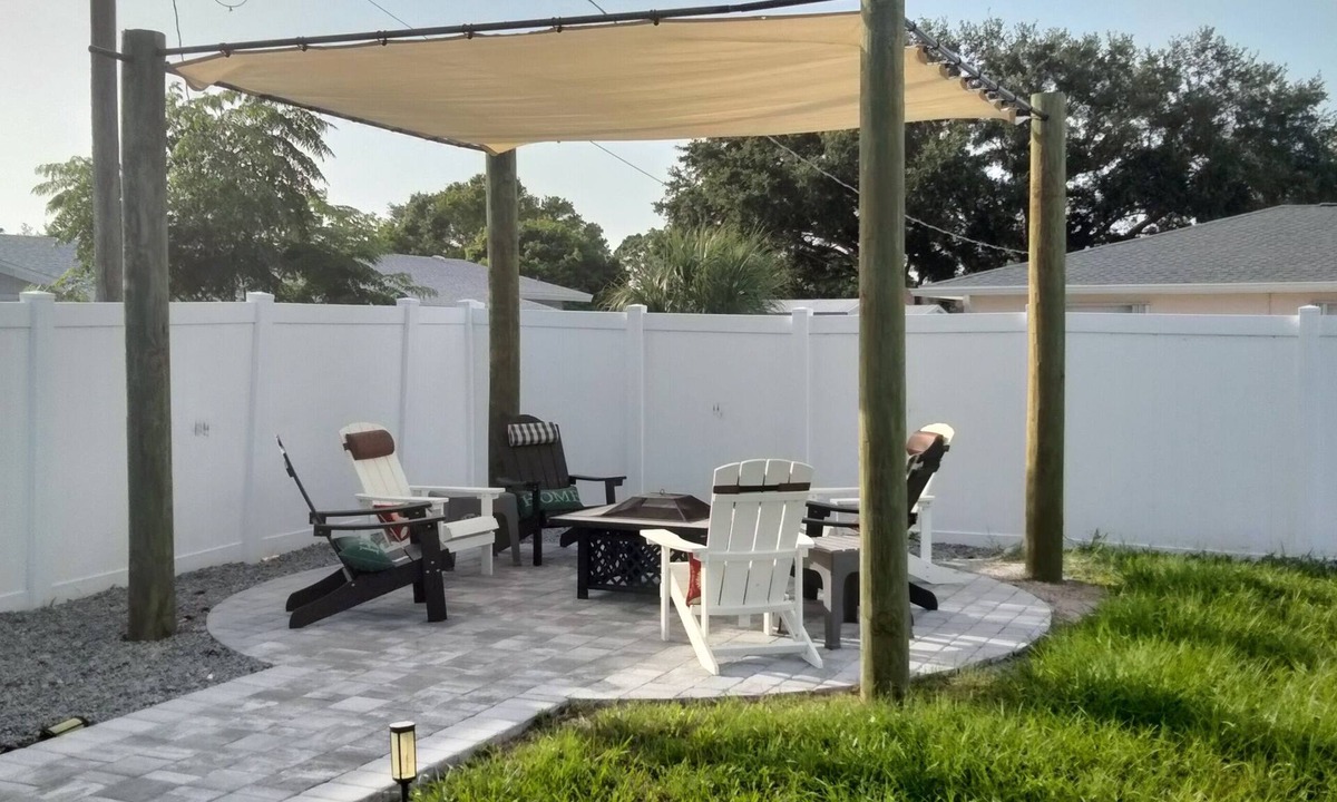 West Bradenton House | Beach Style House w/large backyard, close to fishing, canoeing, and beaches