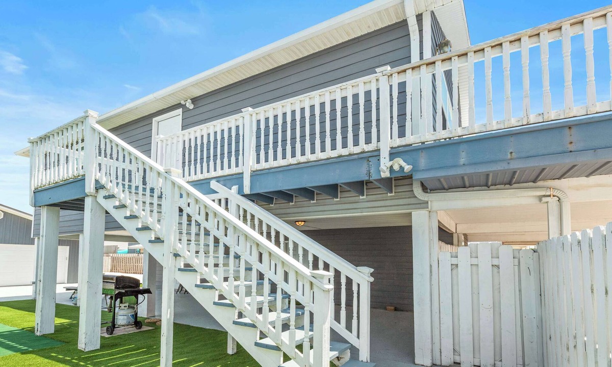 Crescent Beach House | Beach Time | Walk to Gulf, Deck, Grill | Daily Activity Deals