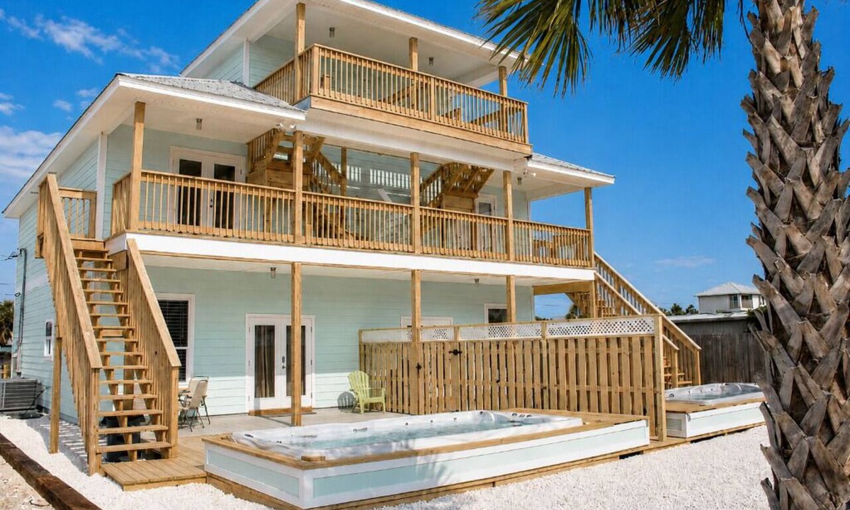 Crescent Beach House | Beach Townhouse w/Private Pool - Steps from the Beach