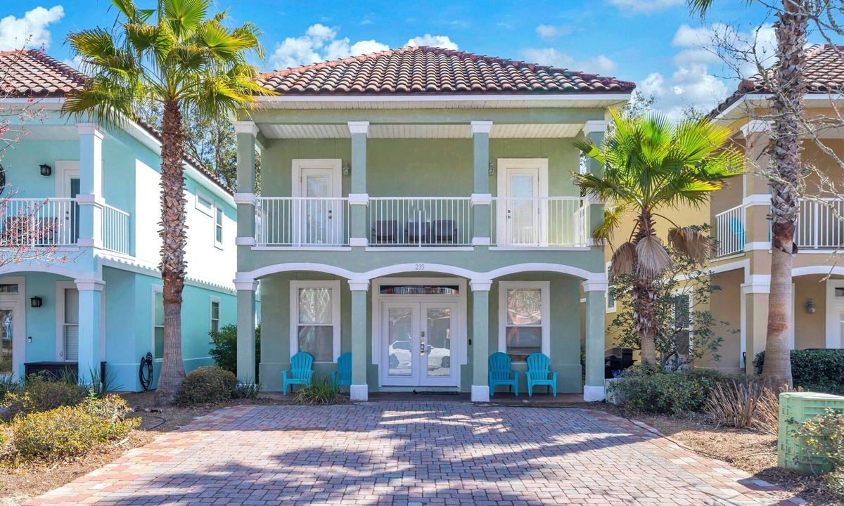 Villages of Crystal Beach House | Beach Tram-Resort Pool-CoCo Bliss