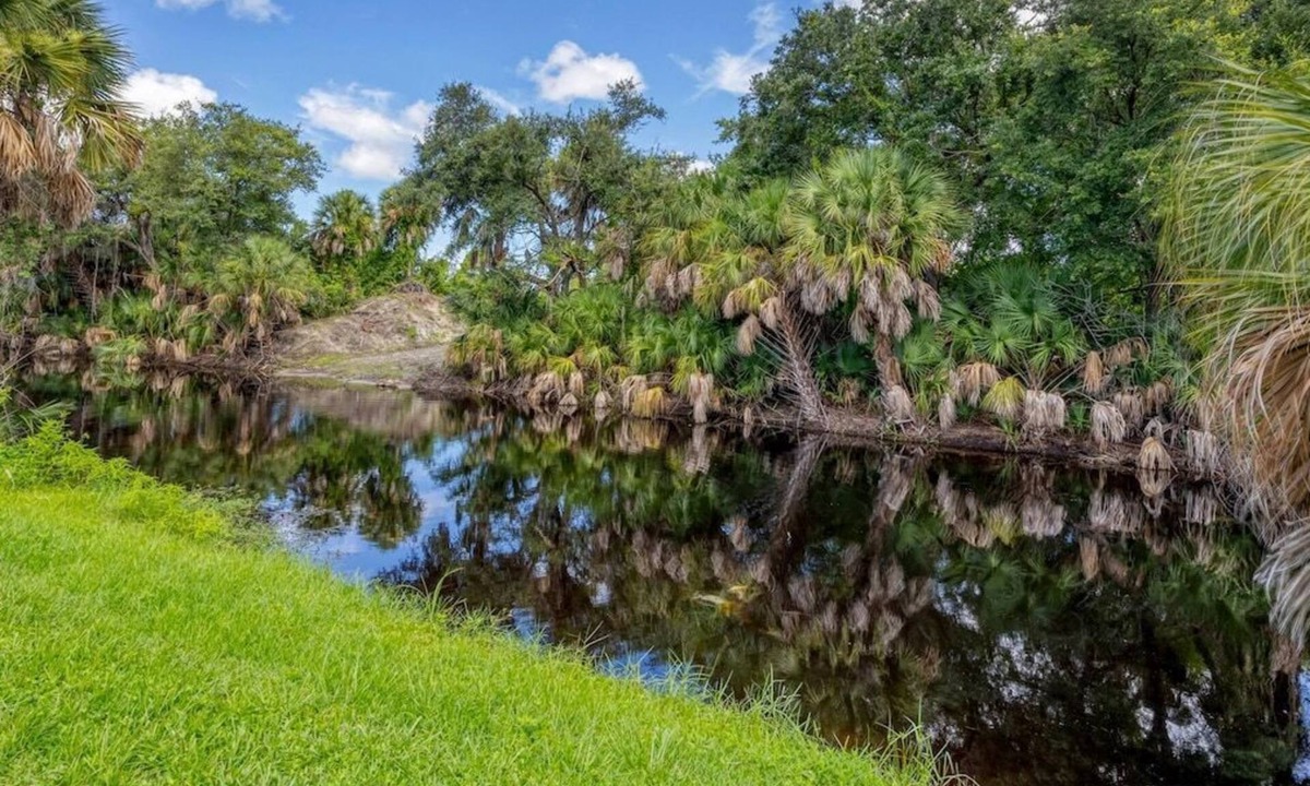 Englewood East House | Beachcomber's - Enjoy the nature and water view from your lanai.