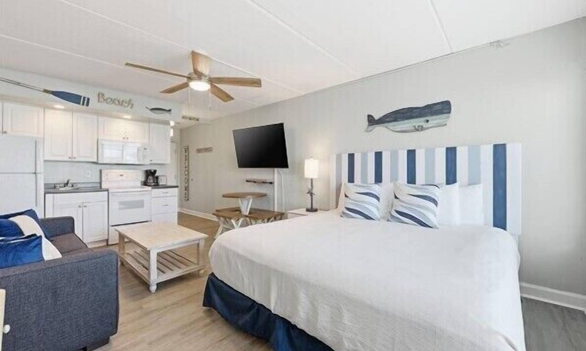 Crescent Beach Condo | Beacher's Lodge Studio Suite with onsite front desk and staff