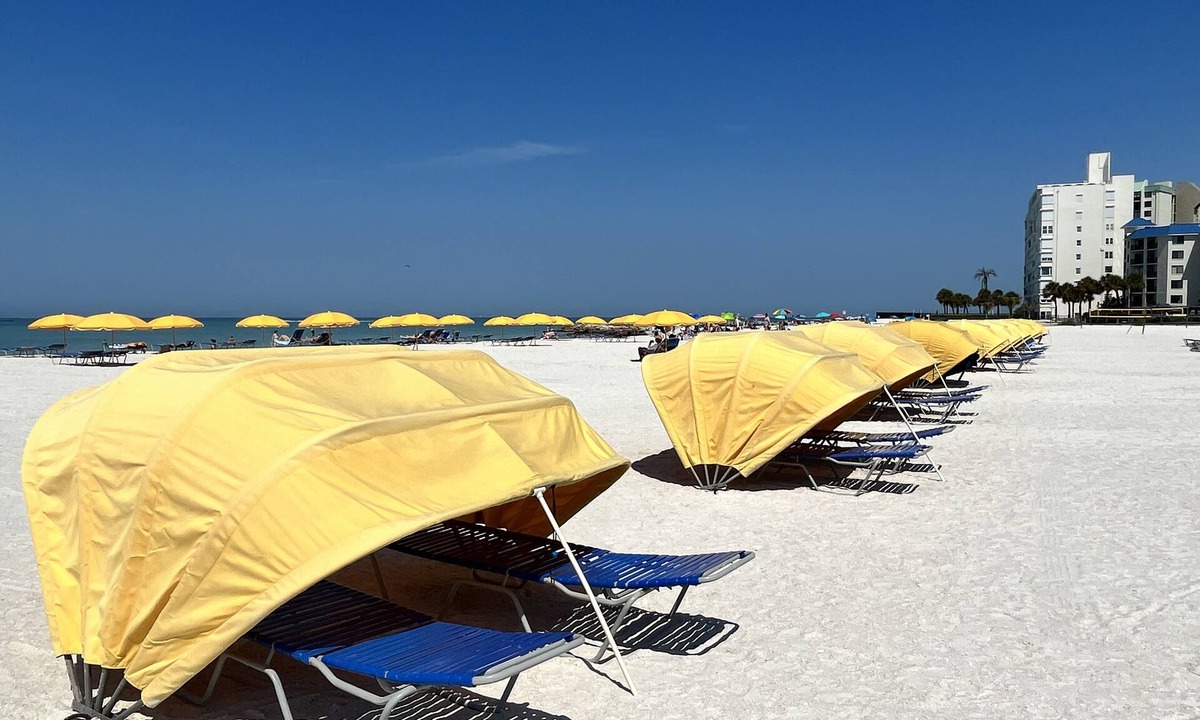 St. Pete Beach Condo | BEACHFRONT 2BR! Great View! BEACH is steps away! GOING FAST DON'T MISS OUT