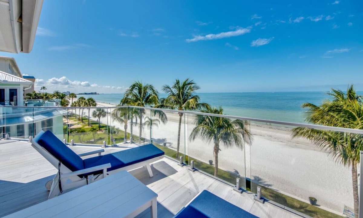 Mid Island House | Beachfront! 3BR w/Incredible Gulf Views*Pool