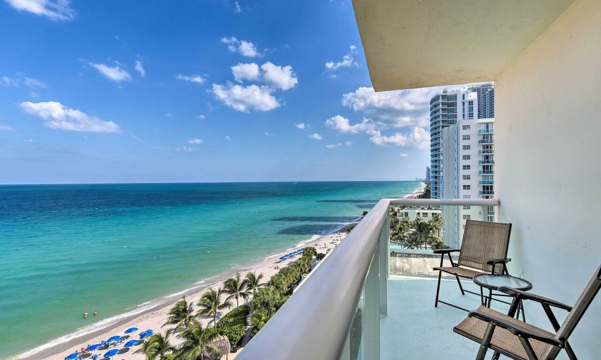 Hollywood South Central Beach Condo | Beachfront Condo w/Pool Access in Hollywood!