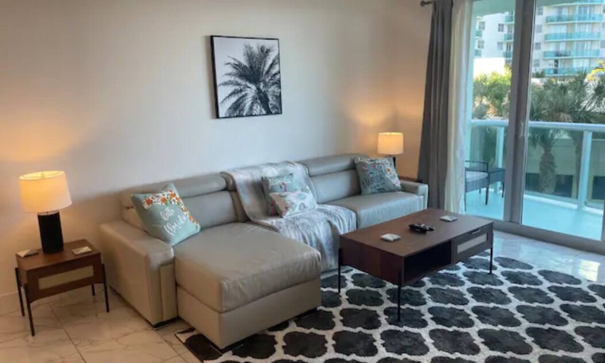 Hollywood South Central Beach Condo | Beachfront Hollywood King Bd Tides Condo, Patio, Pools - Flexible Cancellation