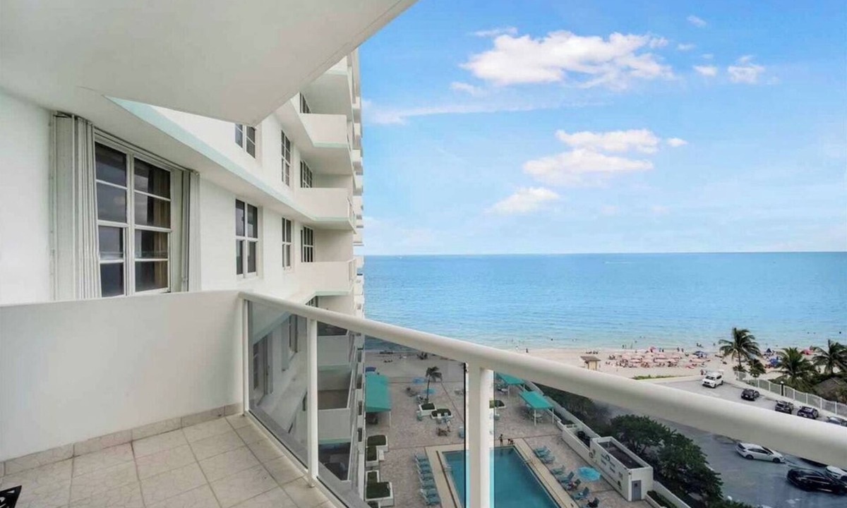 Hollywood South Central Beach Condo | Beachfront Ocean view 2 bedroom 2 bath Condo in Hollywood Beach Sea Air Towers