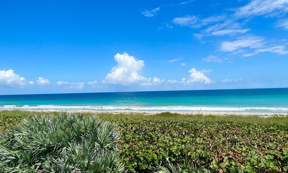 Hutchinson Island South Villa | Beachfront on the ocean, gated beach entry, walk to restaurants, boutique decor