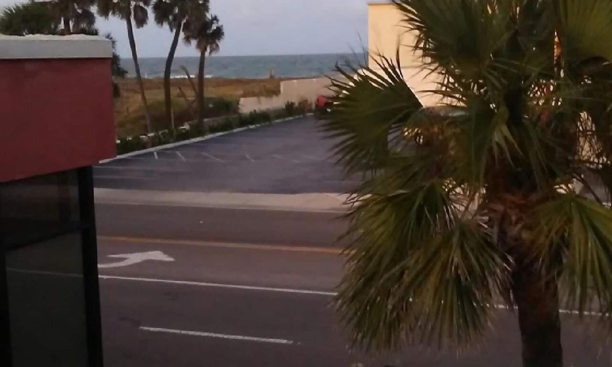 East Daytona House | Beachside Oceanview 2 Bed Condo Unit Charming Pet Friendly