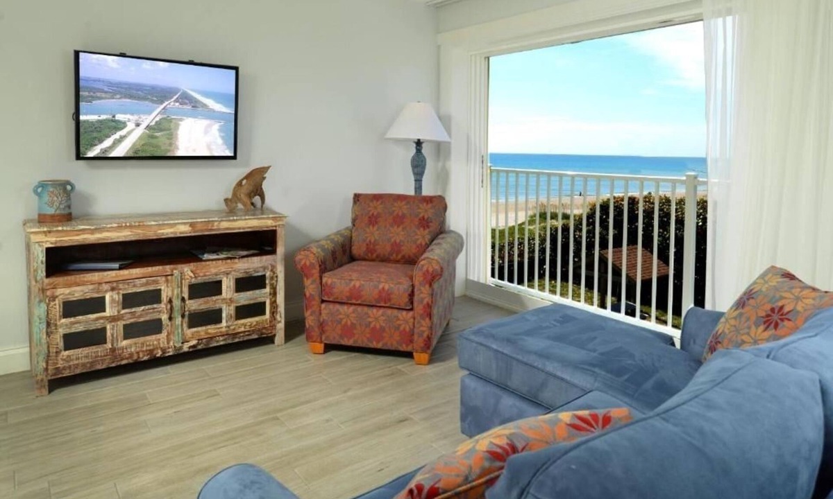 Indialantic By The Sea Resort | Beachside Retreat | 1 King Bed | Near Indialantic Boardwalk