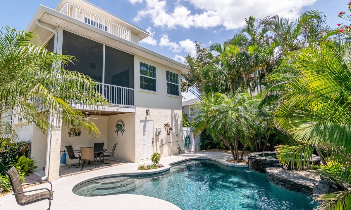 Ilexhurst House | Beachside · Saltwater Pool & Spa · Gulf Access