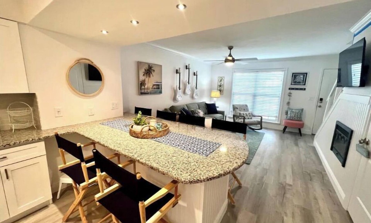 New Smyrna Beach House | Beachy 2bd Townhouse w/Garage
